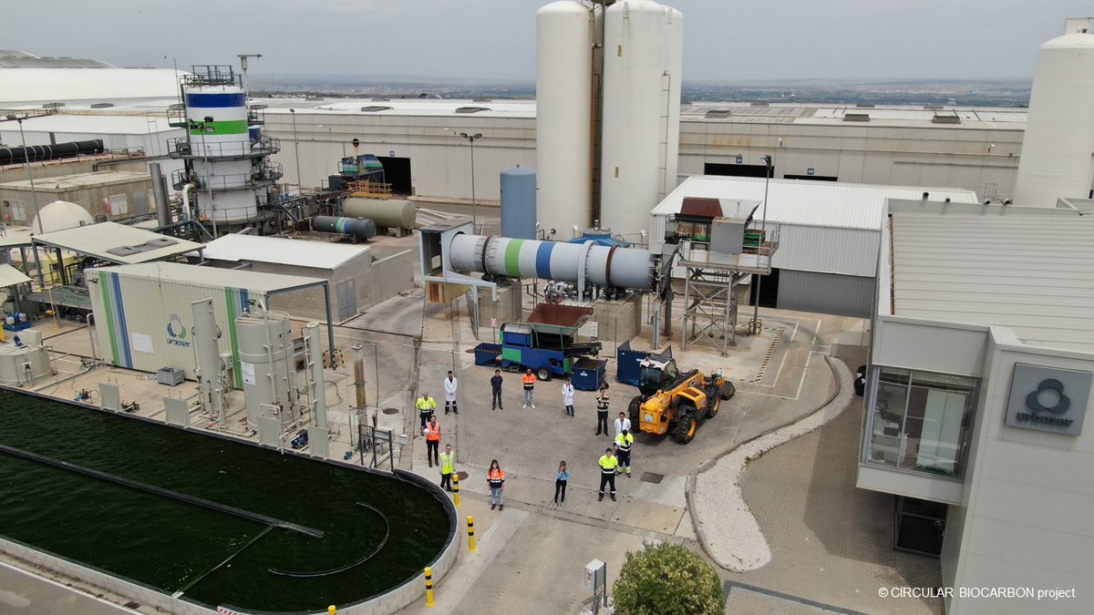 CBE_JU's tweet photo. 🆕 The new BBI JU-funded @circbiocarbon project will build a first-of-its-kind #flagship #biorefinery that will turn municipal solid #waste 🗑️ into #biobased 🌱 fertilisers, bioplastics, coatings and green graphene. 

👉 Read more: https://t.co/QdcvrI2ibY https://t.co/TFu4AESWXG