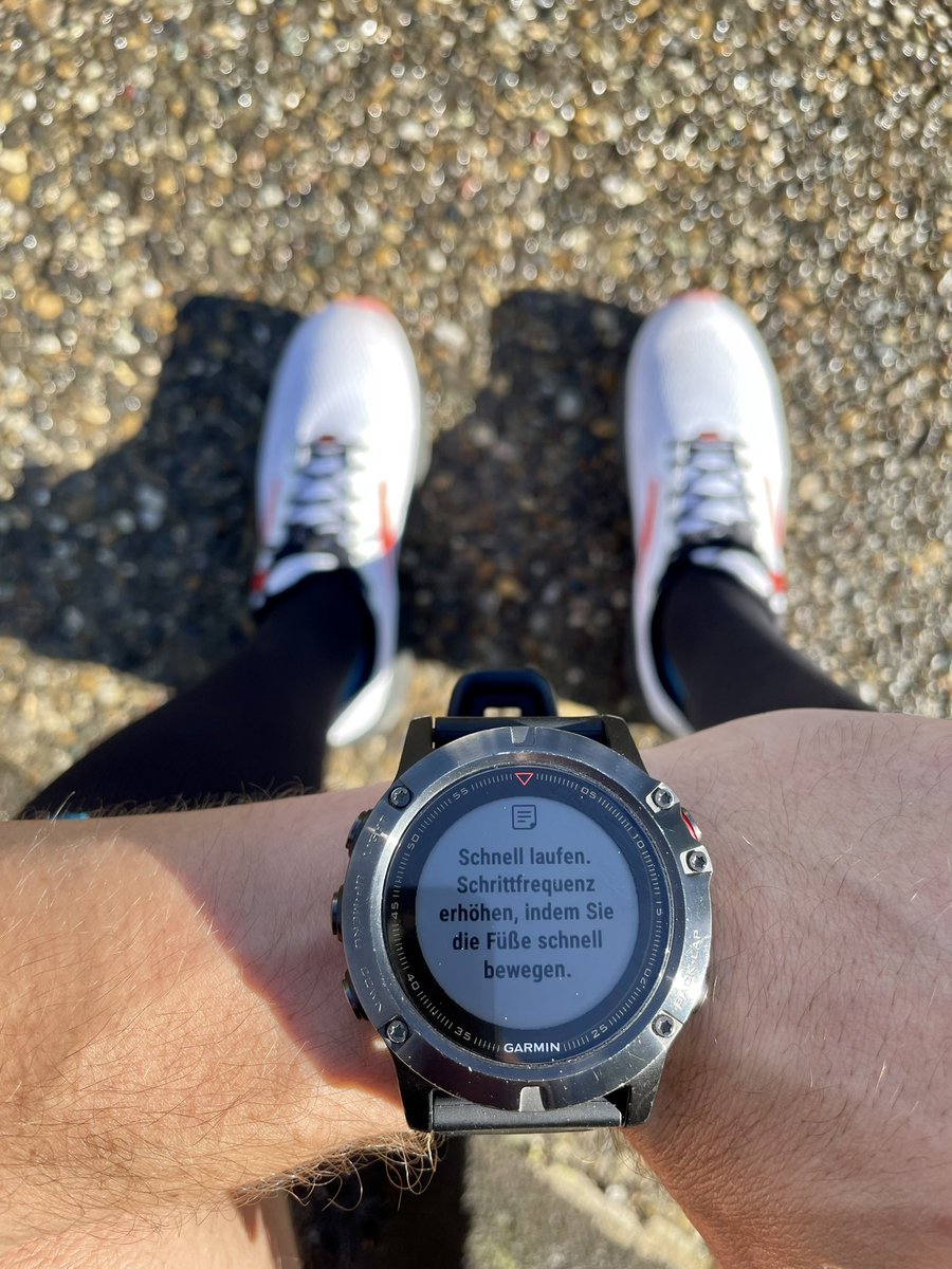 lukizzl's tweet photo. Einfach die Fรผรe schneller bewegen ๐ง
Kluge Tipps fรผr die #TwitterLaufGruppe in der Vorbereitung zum #BerlinerHalbmarathon ๐๐ปโโ๏ธ๐๐พ๐๐พโโ๏ธ๐๐ผ๐๐ผโโ๏ธ
#running #halfmarathon #run711 #laufzeitSTR https://t.co/hvxGc579i9