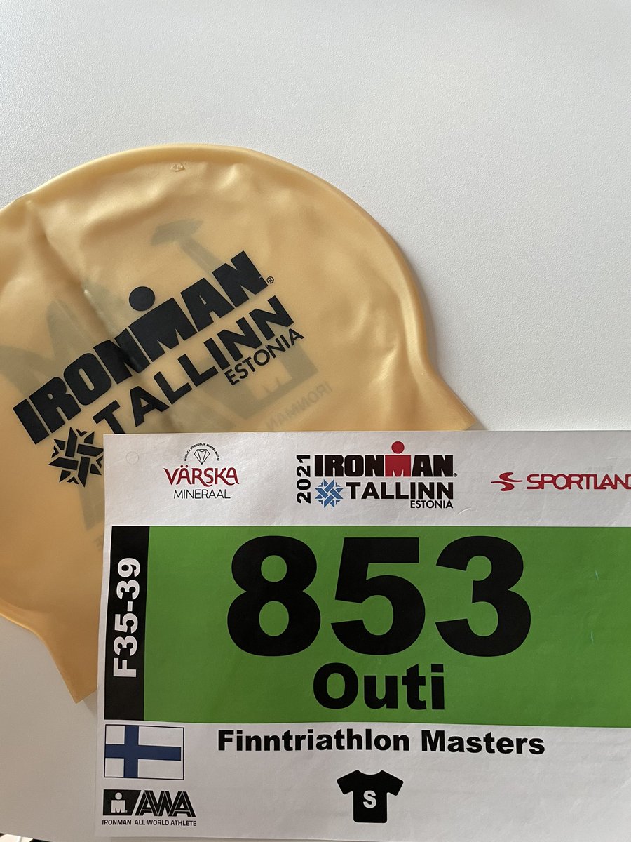OutiHelenius's tweet photo. Hupirannekkeet hankittu Ironman Tallinnaan @Rockyn_kulma kanssa 😍 Vaikka huomiselle on luvattu työmiehen keliä, niin hyvillä mielin matkaan - now it’s time to enjoy 🤩 #swimbikerun #fulldistance #ironman #readytorock #together #jännittää #huomennamennään https://t.co/8jEzf8GKRn