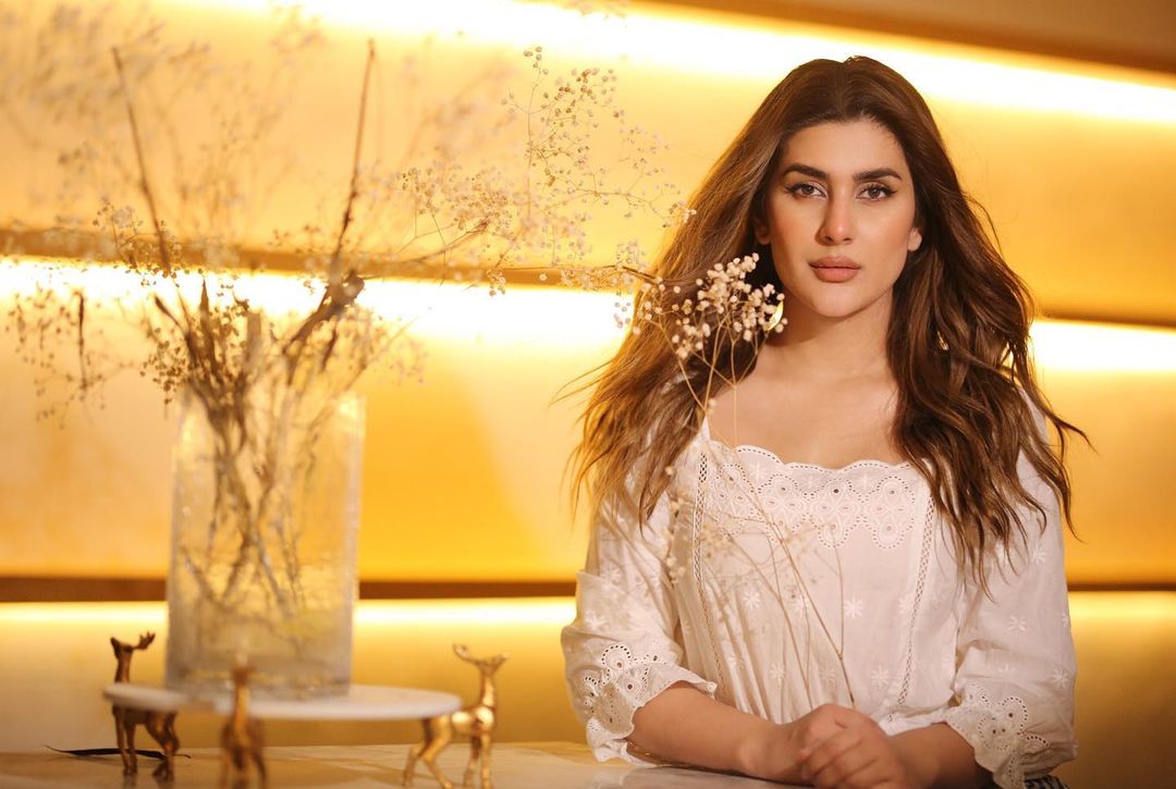 hipinpakistan's tweet photo. @KubraMKhan looks absolutely breathtaking in her recent Instagram snap.🤍 She's blessed with drop dead gorgeous mane.😍
.
.
#KubraKhan #Celebrity #Karachi #Lahore #islamabad #Quetta #Peshawar #Pakistan #HipinPakistan https://t.co/DGSU2hC7SL