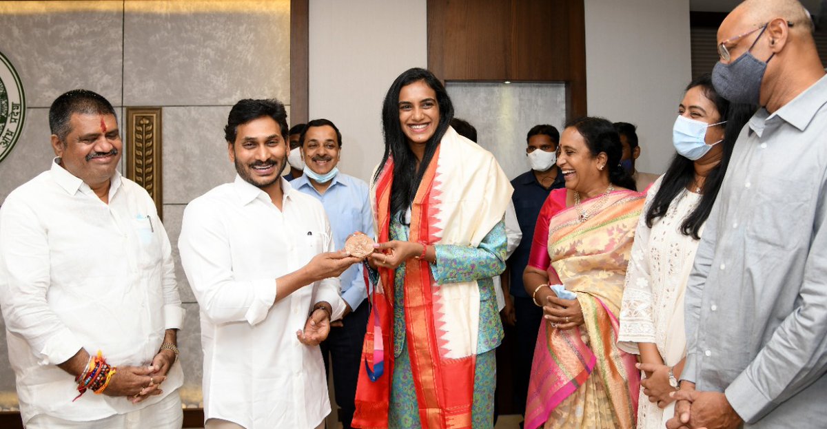 Cmo Andhra Pradesh Hon Ble Cm Shri Ysjagan Felicitated Olympics Bronze Medallist Pvsindhu1 At Cm Chamber Secretariat And Congratulated Her On Her Recent Performance Pv Sindhu Thanked The Cm For His