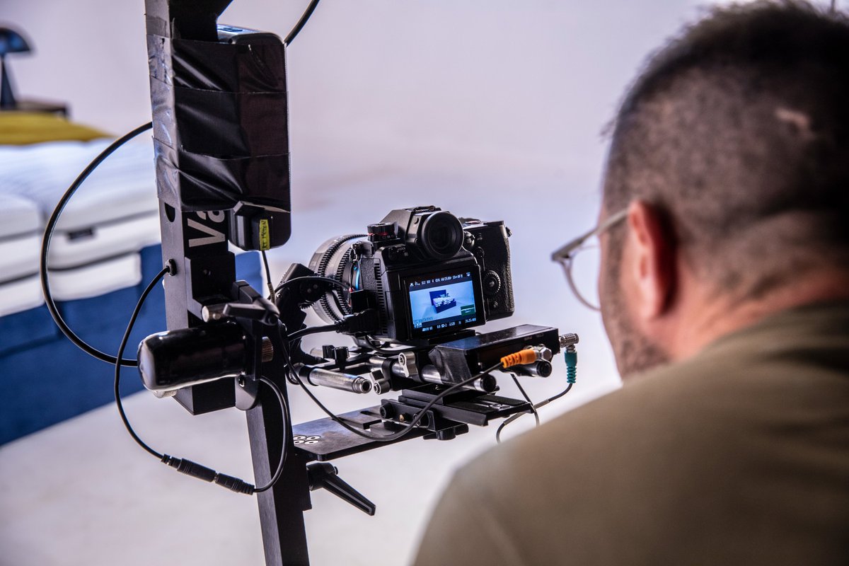 FilmsDissident's tweet photo. [SPOT TV] Retour en images du tournage André Renault, fabricant de matelas et sommiers haut de gamme à la Française ! 🛌 🇫🇷 Une campagne nationale pour le groupe France Télévision avec au total 168 passages à l'écran dès Septembre ! https://t.co/NMHM0TFgnt