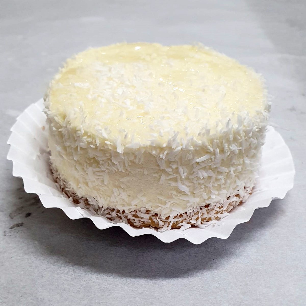 FornPadro's tweet photo. A #FornPadró hem creat la mousse de #PinyaColada. Una oportunitat ben original de tastar el famós còctel en format pastís. Esperem la teva visita! 🍰🍍 #Barcelona #NouBarris #Estiu2021 https://t.co/1Bsa8NcIMI