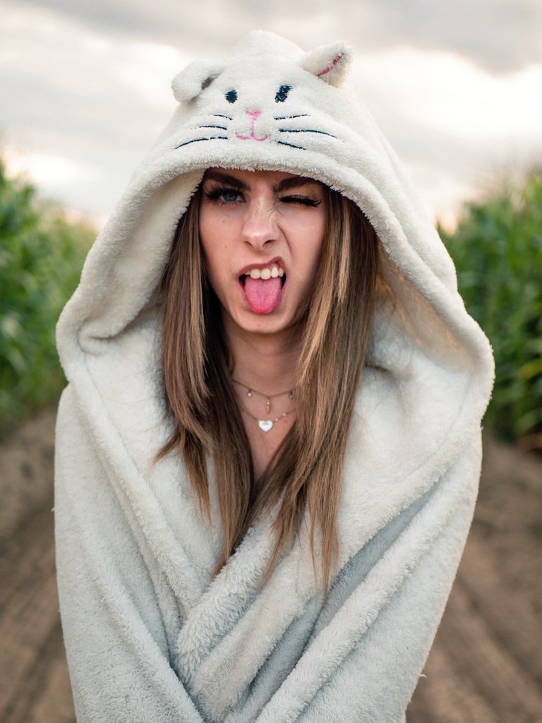 DanielOssowski2's tweet photo. Dzień dobry :)
Kotek w kukurydzy 🐱
Czyż on nie jest słodki 🤣

#photo #session #woman #model #photographer #corn https://t.co/TKmcHo5nYG