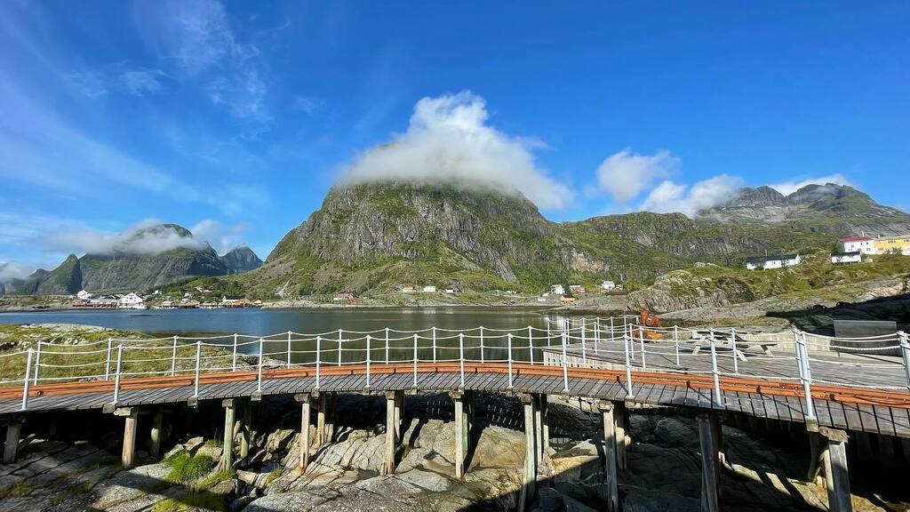 Our goal for today: the top of this mountain 😍🎉🙌🏽🏔