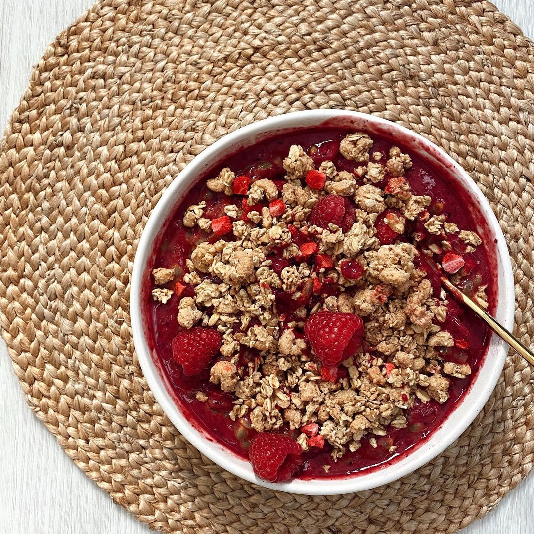 Froothie UK (@froothieuk) on Twitter photo BERRY CRUNCH SMOOTHIE BOWL
DEATS:
~ 1 1/2 frozen banana
~ Cup of frozen berries
~ 1/3 cup of almond milk
Topped with
~ Passion fruit
~ Raspberries
~ Strawberry granola
#FroothieUK #smoothie #healthy #Vegan BERRY CRUNCH SMOOTHIE BOWL
DEATS:
~ 1 1/2 frozen banana
~ Cup of frozen berries
~ 1/3 cup of almond milk
Topped with
~ Passion fruit
~ Raspberries
~ Strawberry granola
#FroothieUK #smoothie #healthy #Vegan