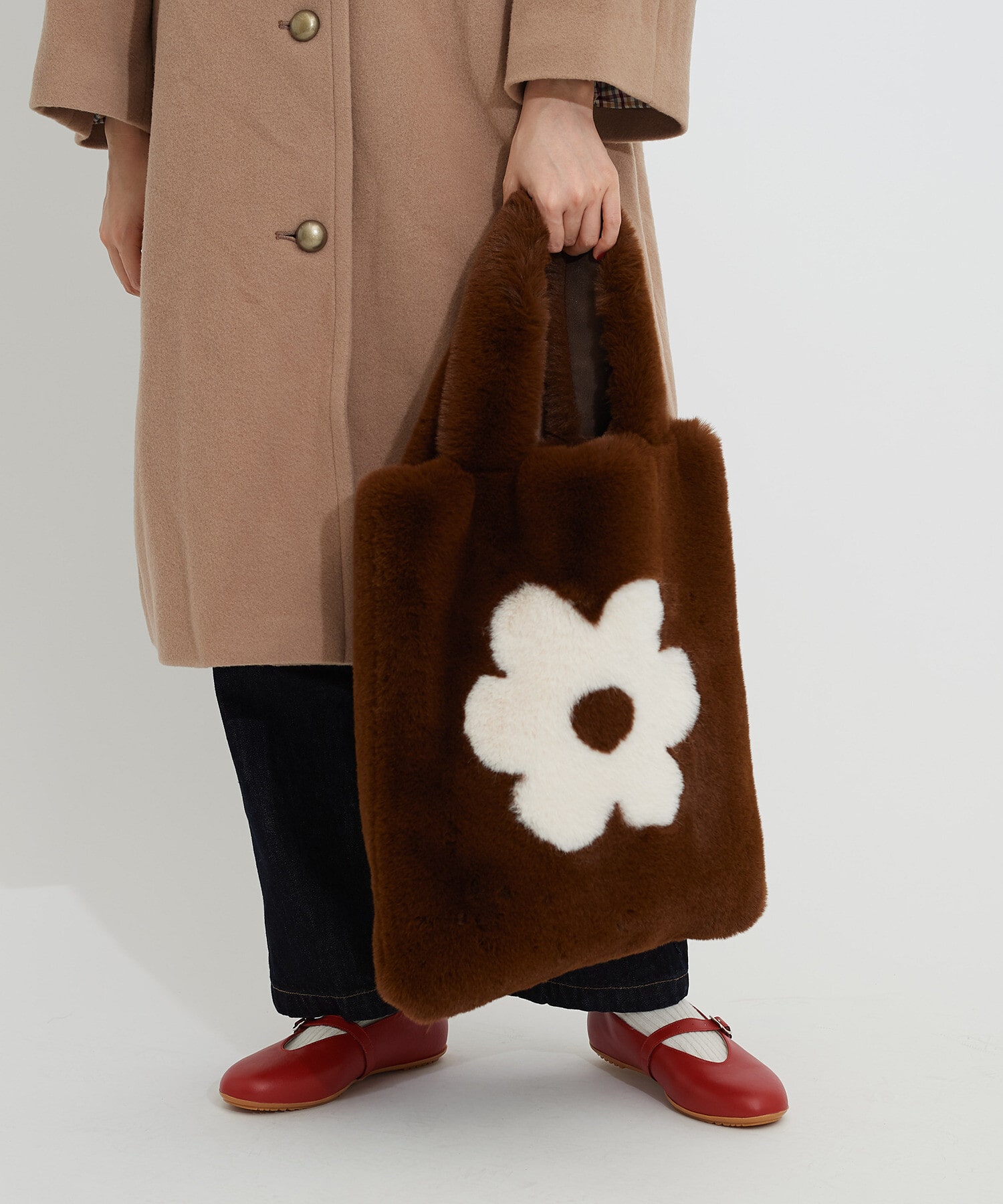 child woman　フェイクファーはめ込み花モチーフ　マフラー　ネイビー child woman フェイクファーはめ込み花モチーフ マフラー ネイビー