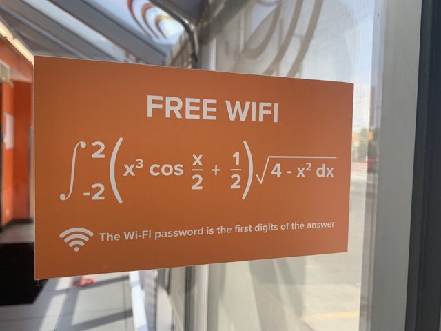MediaMarkt_es's tweet photo. La contraseña del WiFi es fácil 👍
La contraseña: https://t.co/swkFos0LGn