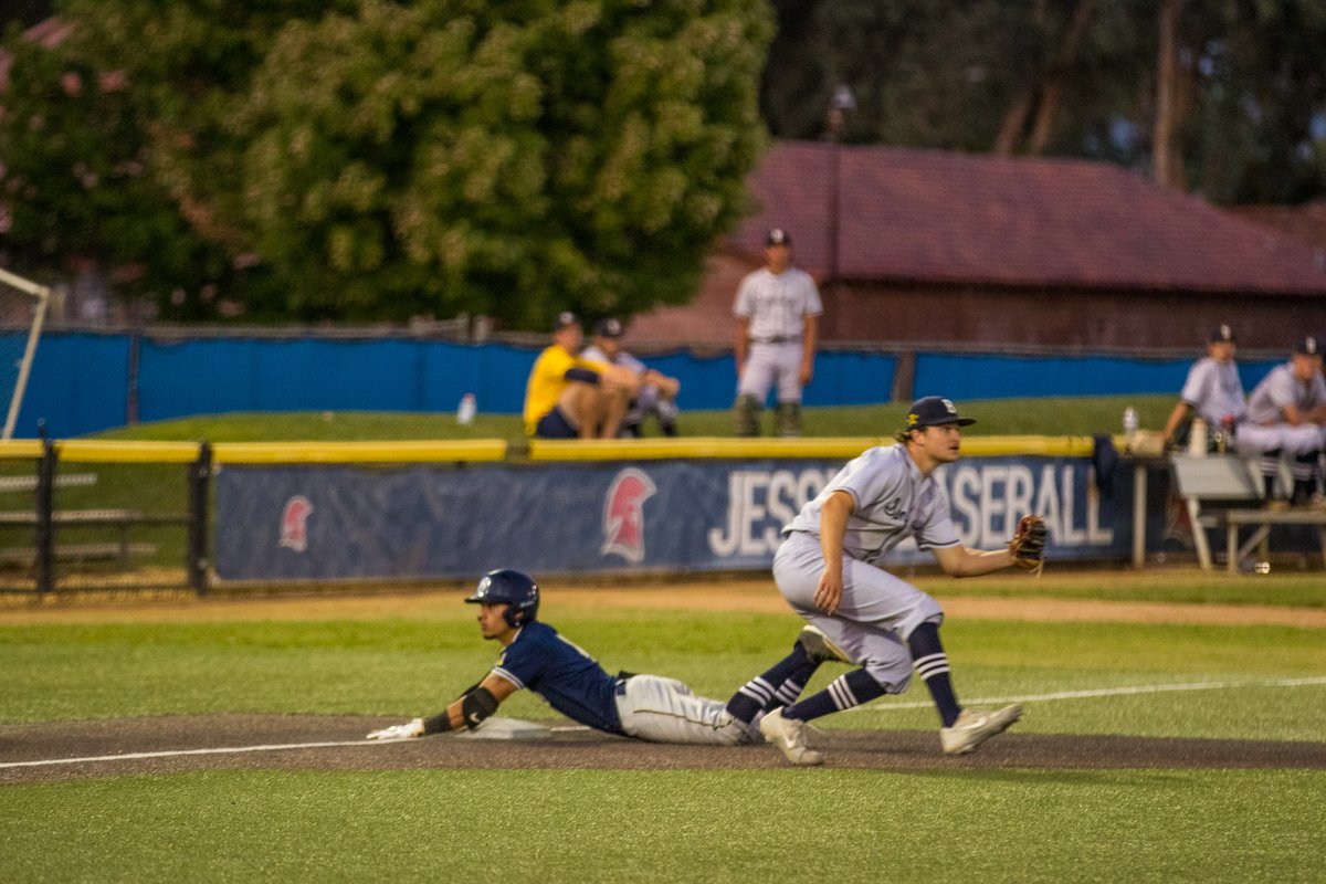 B4 | Saints chipping away 🔨

<a href="/tc1527/">Tommy🤩</a> (<a href="/LBDirtbags/">LBSU Dirtbags</a>) knocks in Drew Cowley (<a href="/CPPBaseball/">Corning Hawks Baseball</a>) with an RBI triple to cut the Blues lead to two. Heading to the fifth in Lincoln!
 
<a href="/Slo_BluesCCL/">SLO Blues Baseball</a> - 3️⃣
<a href="/ArroyoSecoCCL/">Arroyo Seco Saints Baseball</a> - 1️⃣
 
#CCLBaseball // <a href="/placertourism/">PlacerValleyTourism</a>