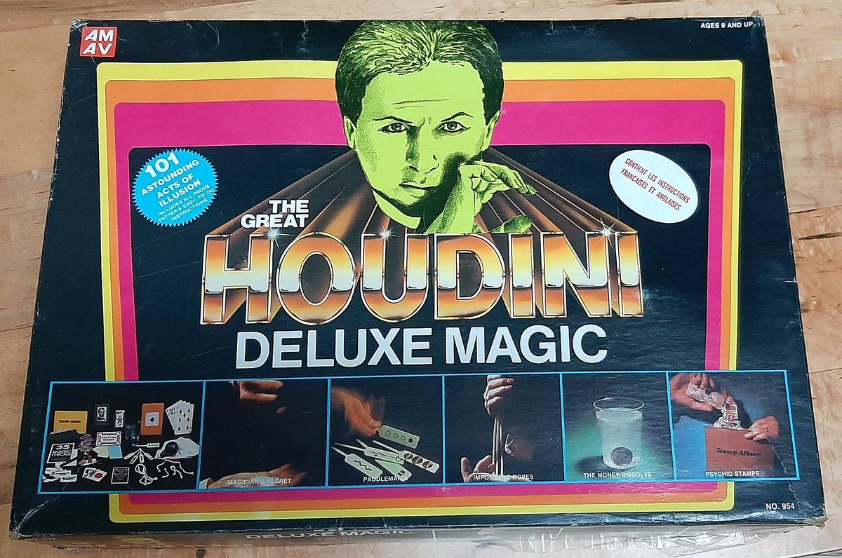 CoolOldSwag's tweet photo. A classic in the realm of magic kits HOUDINI DELUXE MAGIC was introduced in the 70's &amp; produced for the next 10 years. Rare to find ANY vintage magic kits that are complete like this one. @houdinitricks 
#houdini @KitsMagic @MagicKitsPVP #vintagemagickits
#magicmemorabilia https://t.co/BXUDnhBWTa