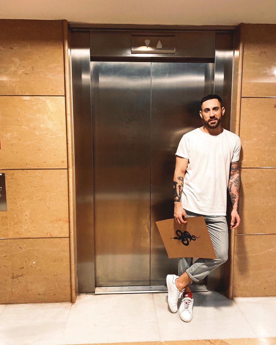 rubenthrax's tweet image. UP &amp;amp; DOWN ⛓
🎨: @otaramanatidi 
#djlife #mylife #artwork #tattoo #instagood #valencia #losnumerosnomienten