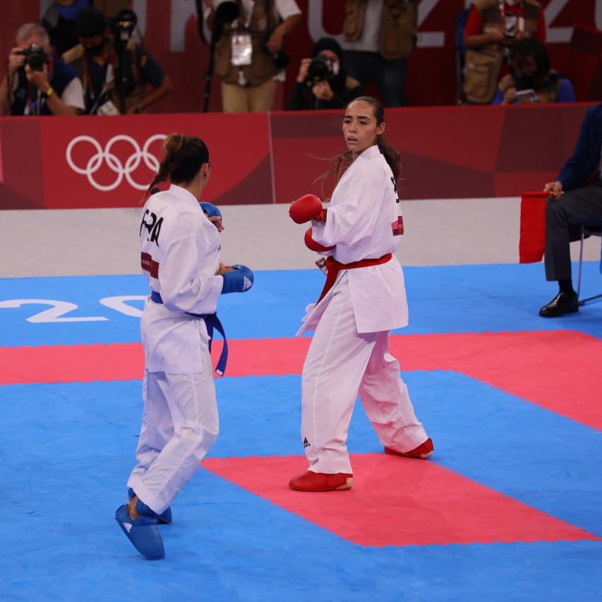 mindeporte_ve's tweet photo. Claudymar Garcés gana su primer combate 8x0 a la francesa Leila Heurtault.
@mervinmaldonado @nicolasmaduro @tokyo2020 @vtv_canal8 @deportes_vtv @meridianoonline @liderendeportes @fvkarate
#venezuela #juegosolimpicos #tokio2020 #VenezuelaEnTokyo #mppjd #olympics https://t.co/U3h10HbObS