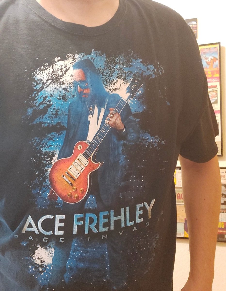 Hawk1955The's tweet photo. Now I'm runnln' out of oxygen
But I still got my guitar
Celestial bodies they surround me
I don't think I'll make Venus
'Cause I've traveled very far
Could we rendezvous on Mars?
#AceIsGod
#bandshirtfriday https://t.co/MX2i5W8O8L