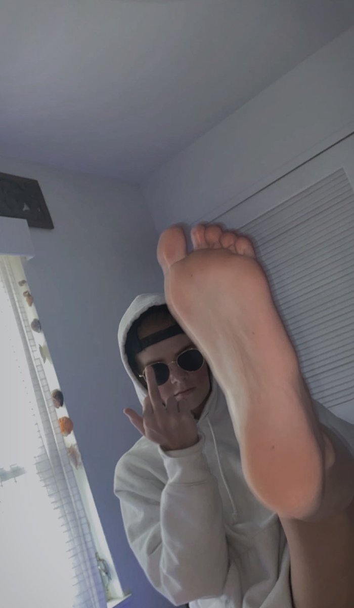 masterRAFE6969's tweet photo. Know your place betas. Open your wallets up now #cashrapeacademy #jockfeet #humanwallet @MasterDax69 https://t.co/KqIBCJl5KS
