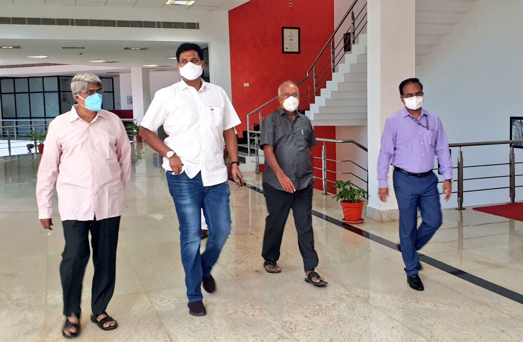 OfficeOfTRBR's tweet photo. இன்று தஞ்சாவூரில் உ���்ள இந்திய உணவு பதப்படுத்துதல் தொழில்நுட்ப நிறுவனத்தில் (INDIAN INSTITUTE OF FOOD PROCESSING TECHNOLOGY) நடைபெற்ற கலந்தாய்வு கூட்டத்தில் பங்கேற்ற மாநில வளர்ச்சி கொள்கைக் குழுவினர்.#SDPC #TRBRajaa #IIFPT https://t.co/CbpVZ53Sas