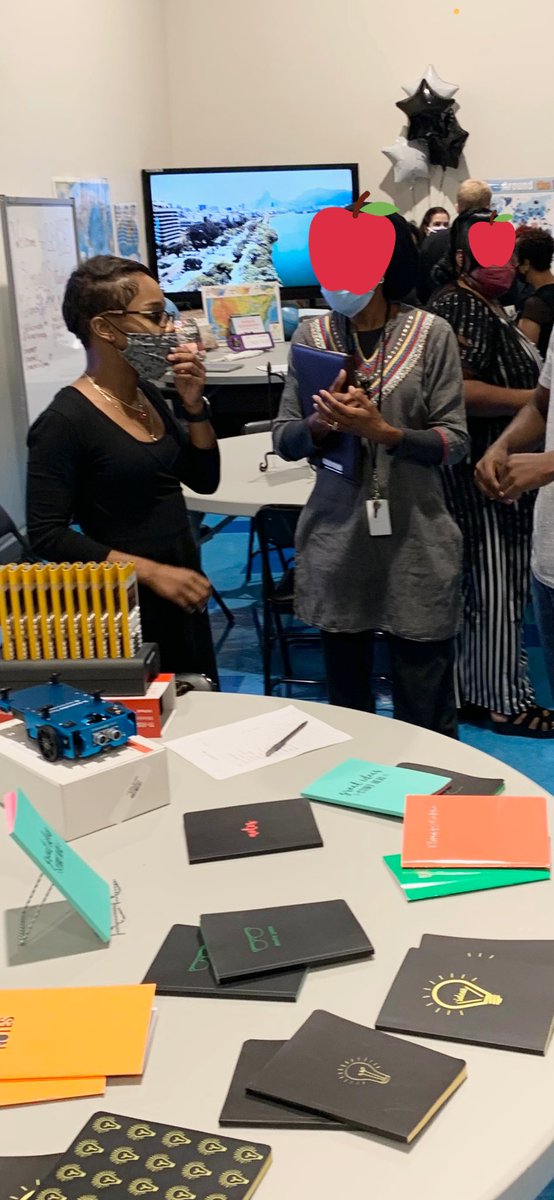 MsRGraves23's tweet photo. Freshman orientation was a blast! Ecstatic to start the School Year!! 👩🏽‍🏫🍎 #FreshmanOrientation #ILTEXES #LancasterDesotoHS #BacktoSchool2021 https://t.co/vyz9tWVfbB