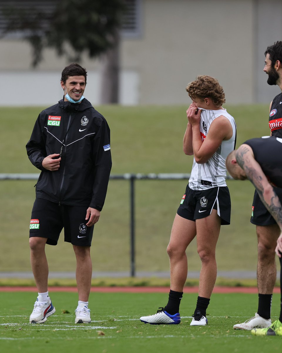 .<a href="/SP_10/">Scott Pendlebury</a> enjoying the coaching duties