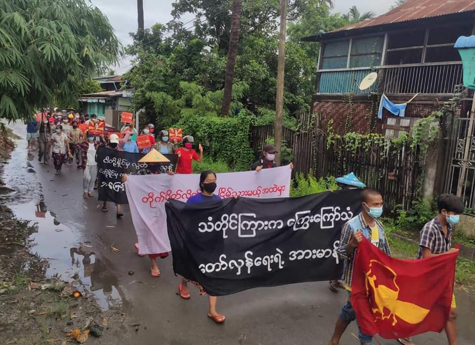 Khithitofficial's tweet photo. က​လေးမြို့ပြည်သူများက စစ်အာဏာရှင်ဖြုတ်ချ​ရေး ချီတက် သပိတ်​မှောက်
ရန်ကုန်၊ သြဂုတ် ၆ 
စစ်ကိုင်းတိုင်း၊ ကလေးမြို့ပြည်သူများမှ အာဏာသိမ်းစစ်ကောင်စီ ဆန့်ကျင်ကန့်ကွက်ဆန္ဒဖော်ထုတ်မှုအား ယနေ့ဆက်လက်ချီတက်ဆင်နွှဲကြသည်။ https://t.co/tTx1IMXG1p