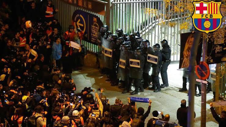 WHEN RONALDO LEFT.       WHEN MESSI LEAVING 

The Difference .