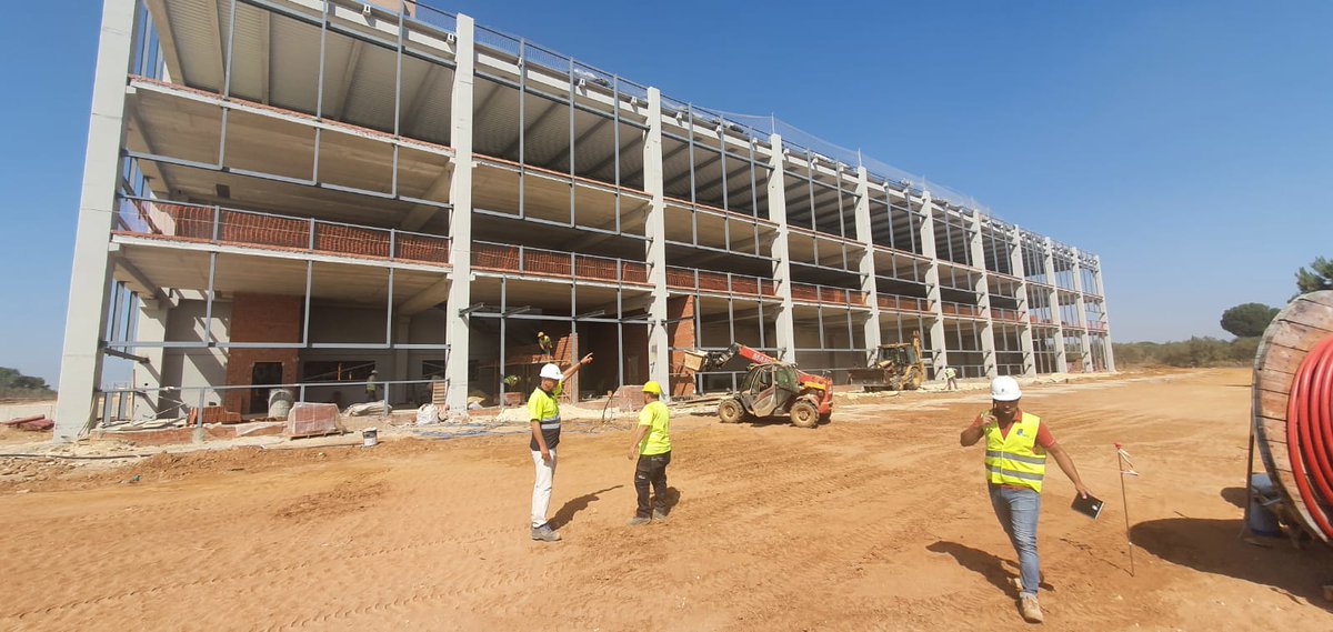 Seguimos cumpliendo expectativas – Proyecto “Nuevo Centro Logístico Iturri”

Desde febrero, construyendo el nuevo centro logístico de la empresa Iturri S.A. en Utrera (Sevilla). Nos sentimos orgullosos por realizar este proyecto de gran envergadura. Enhorabuena a todo el equipo.