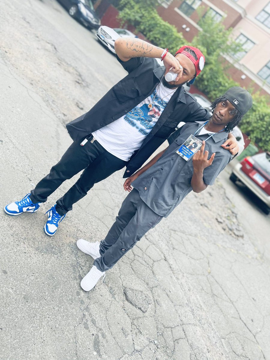Kai40Cal's tweet photo. Ya know how it be when you caught up in dese streets 😴 don’t get caught wit out dat heat 🙅🏾‍♂️🔥 cuz it’s a cold world 🥶🖤💯 https://t.co/QQmaIovBvX