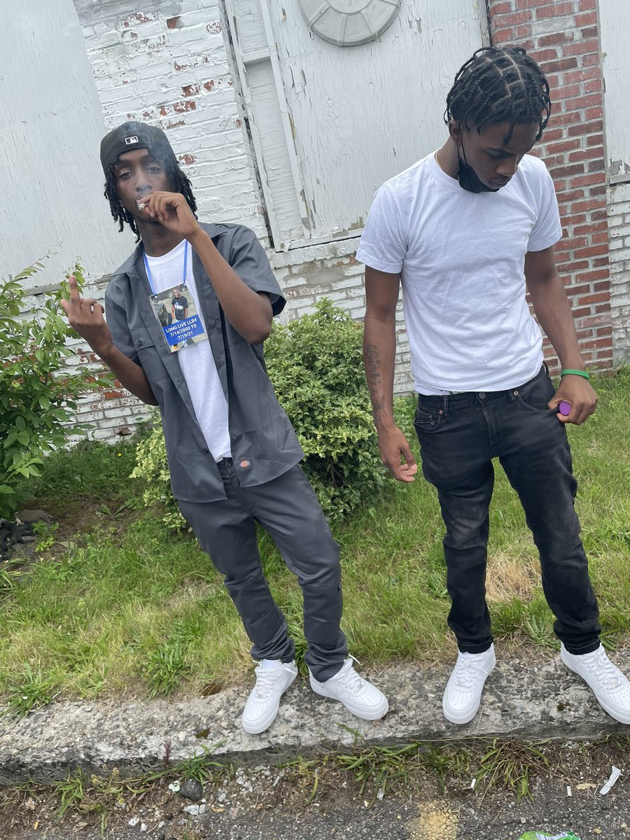 Kai40Cal's tweet photo. Ya know how it be when you caught up in dese streets 😴 don’t get caught wit out dat heat 🙅🏾‍♂️🔥 cuz it’s a cold world 🥶🖤💯 https://t.co/QQmaIovBvX