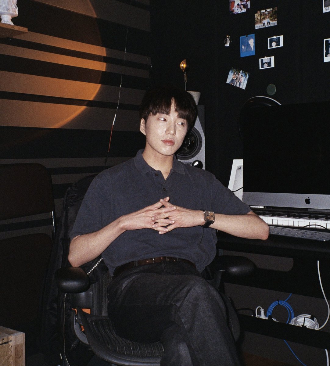 official_yoon_'s tweet photo. 이너써클의 일곱번째 생일 축하해💙 https://t.co/fryzv4kHNh