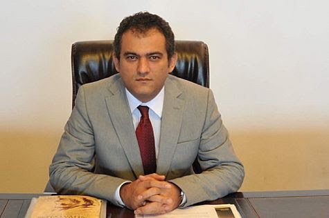 Profesorfacia's tweet photo. Yeni milli eğitim bakanı buymuş...

Ben çocuğumu ilkokul 1. sınıf öğrencisi olarak yanına vermem şahsen!

Tüm akp'liler gibi, yüzünde bir damla nur yok..!
----
Ziya Selçuk https://t.co/WBIJq3Hhba