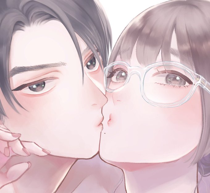 昨日あげ忘れてた。カラーでのアイラインの描き方をずっと模索してて、やっと気にいる描き方できた感じ!あとクリアフレームの眼鏡も気に入ってます。 