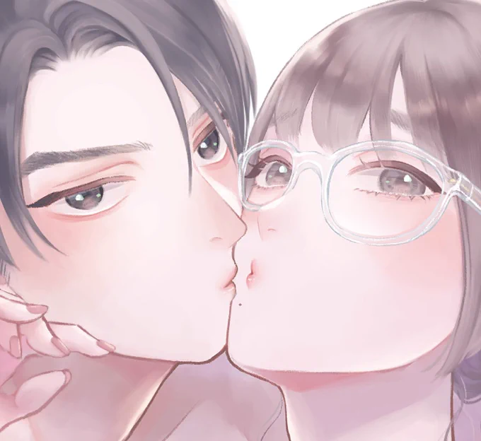 昨日あげ忘れてた。カラーでのアイラインの描き方をずっと模索してて、やっと気にいる描き方できた感じ!あとクリアフレームの眼鏡も気に入ってます。 