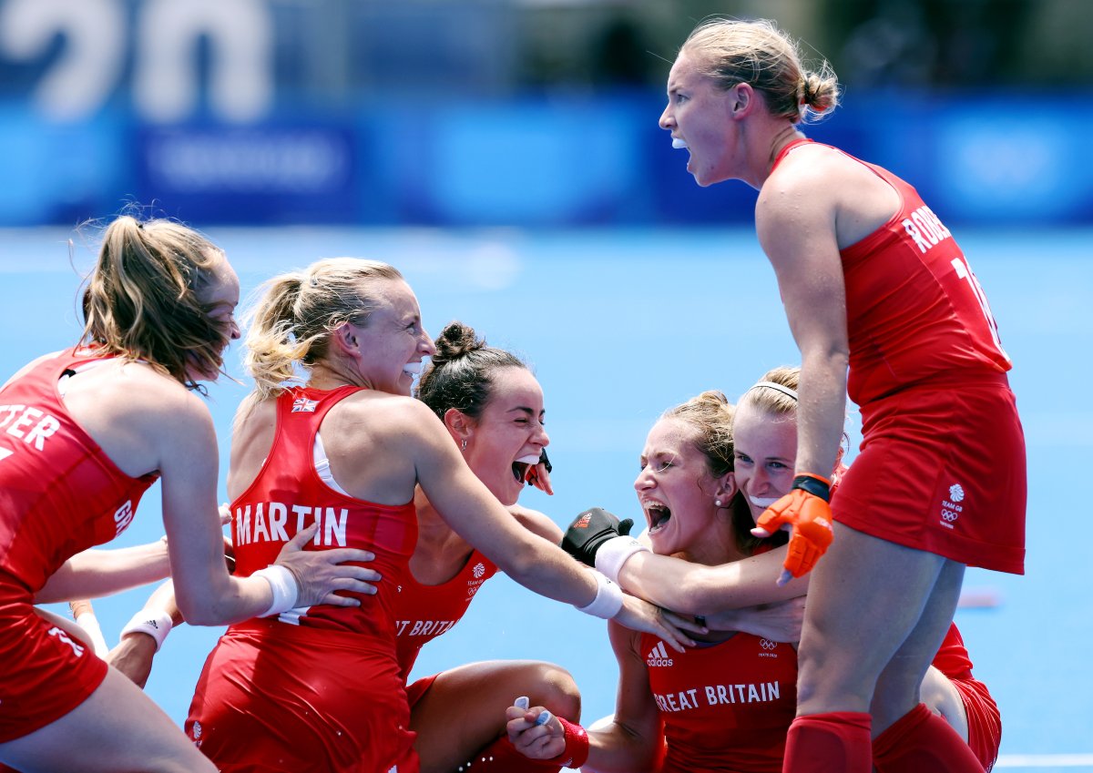GBHockey's tweet photo. This is what it means to win an Olympic medal 💙 #Tokyo2020 https://t.co/NC84myiKYa