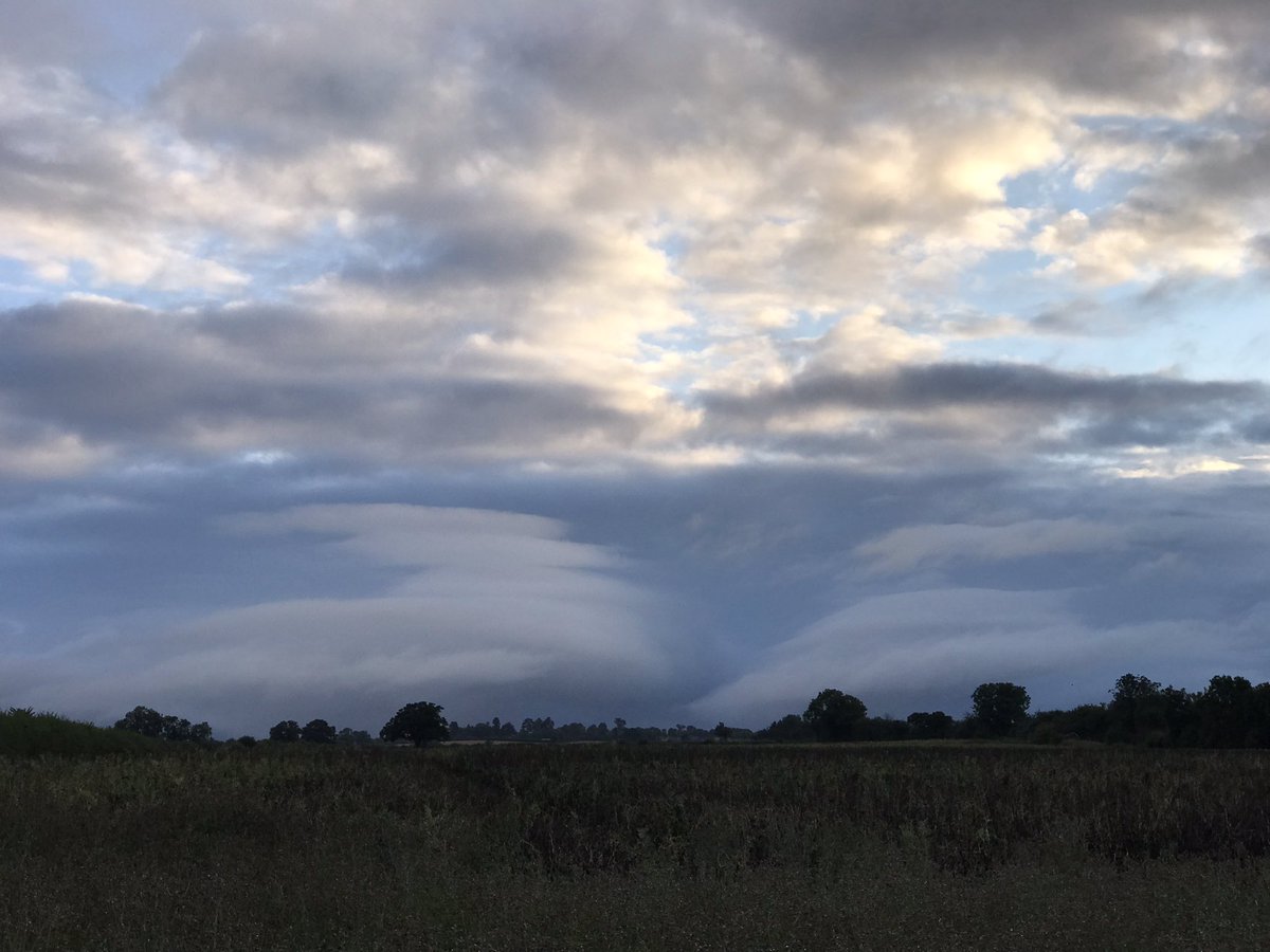 Mixed skies looking NE this morning. #Southam #Warwickshire