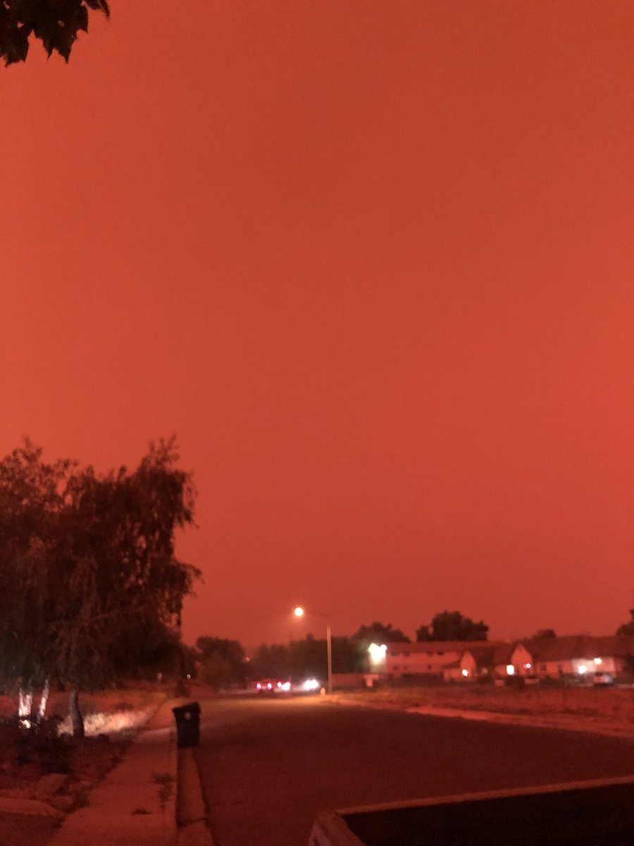 RZorbackFan's tweet photo. Our son sent pictures of smoke in #Susanville from the #DixieFire Praying for everyone impacted by this terrible fire. ๐ฅ #nofilter #DixieFire #Forester #LifeinTheForest ๐๐ป๐๐ป๐๐ป https://t.co/XNXDsXnTog