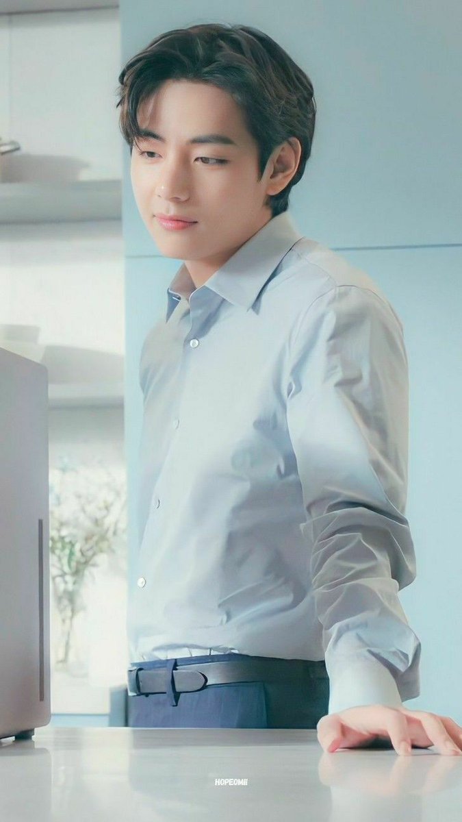 _taeberry__'s tweet photo. He is sooo HANDSOME✨❤️
@BTS_twt #v #TAEHYUNG #taeberry https://t.co/YlcsyC9to1