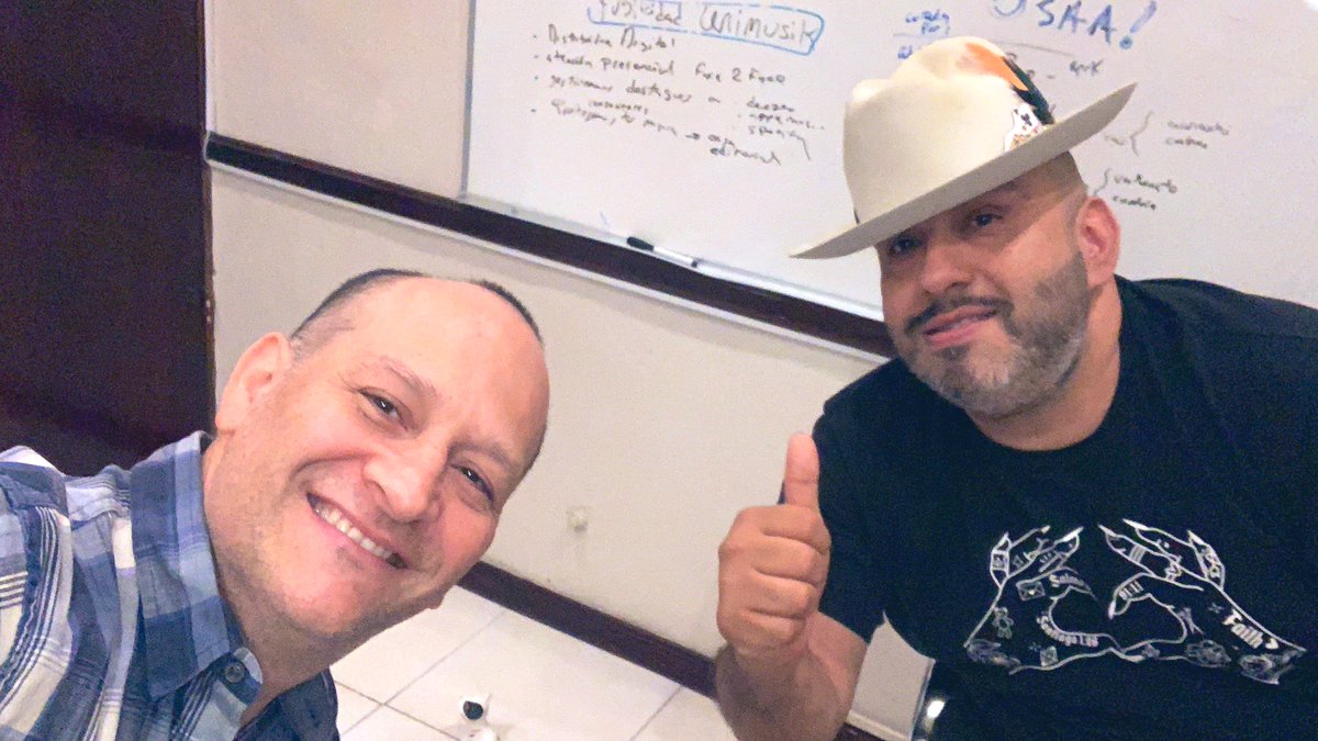 globoballoon's tweet photo. Con mi compadre, gran amigo , y compañero de tanta música creada @AARONPANTERAMTZ y mi manito #Bobob @ponchobamboo en @UnimusikMx Platique y platique muchas anécdotas. ❤️ https://t.co/ktTT3EXs57