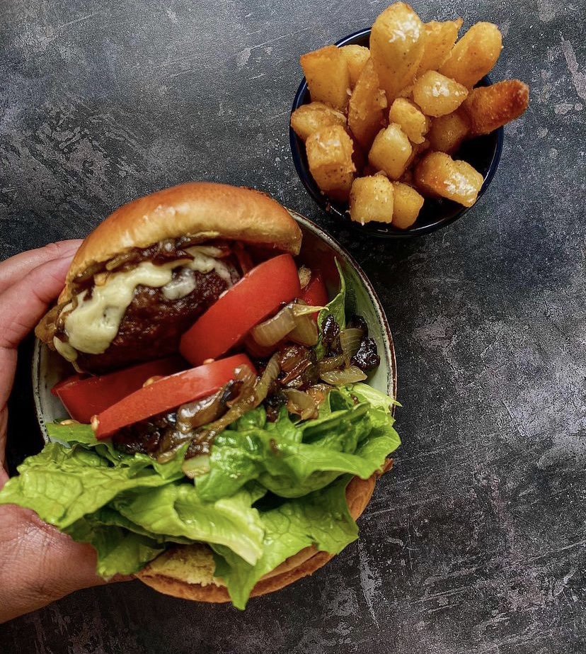 1moreingredient's tweet photo. Fat Burger and Chips 🍔 https://t.co/pqI7pG97iL