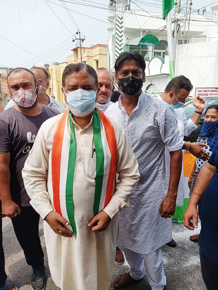 iamsatsharmaca's tweet photo. Flag hoisting at Ward 26 #ekatmtadiwas #2yearsof370abrogation #NayaJammuKashmir #JammuWest #Article370 https://t.co/lBpG0VwRHa