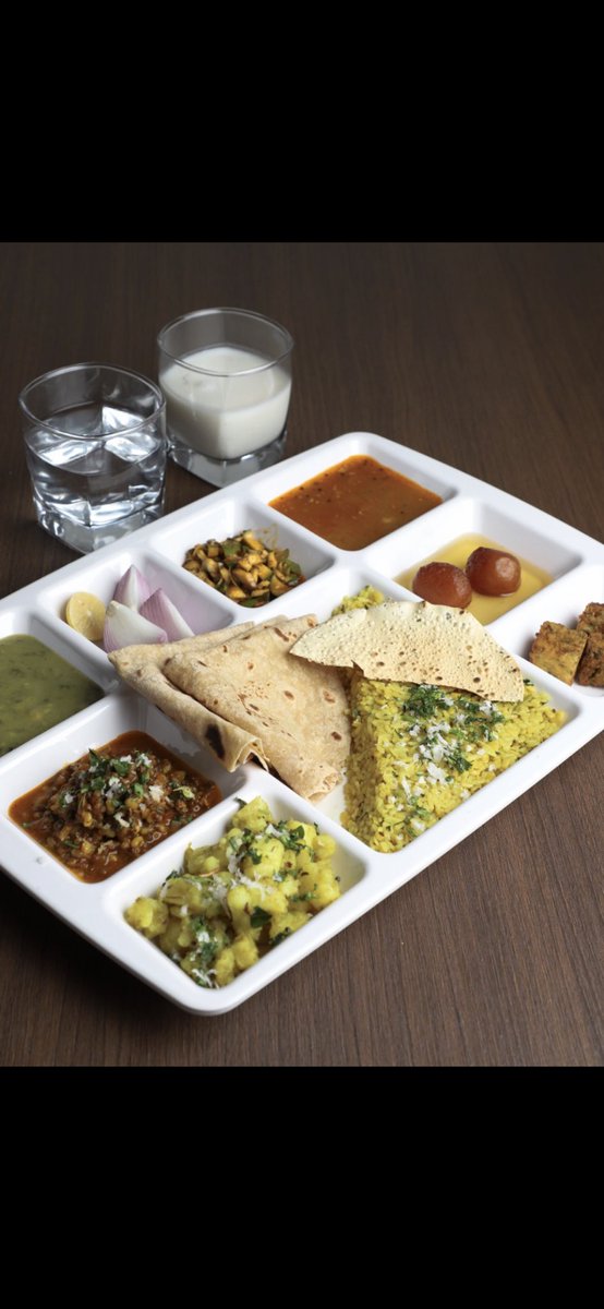 #PoonaGuestHouse Special thali ! #MasaleBhaat #Alubhaji #Matkiusal #Batatabhaji #Kothimbirwadi #Gulabjam #Taak #Authentic #Maharashtrian #Food #PGH #Laxmiroad #Pune