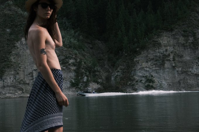 Tits out for speedboats, am I right?  The crash was just about as spectacular as I am.  😎🔥 https://t<a href="/tag/chickswithdicks"class="tags"><span>#chickswithdicks</span></a><a href="/tag/tgirlselfie"class="tags"><span>#tgirlselfie</span></a>