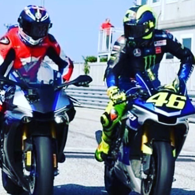 sanchini_mauro's tweet photo. C’è stato un motociclismo prima e ci sarà un motociclismo dopo,ma nei nostri cuori e nella storia rimarrà indelebile il motociclismo di Valentino Rossi
Grazie Vale…grazie amico
Domani raddoppieranno le ruote e raddoppierà il divertimento ,ma sarai sempre il nostro @valeyellow46 https://t.co/CMoPO1eMgU