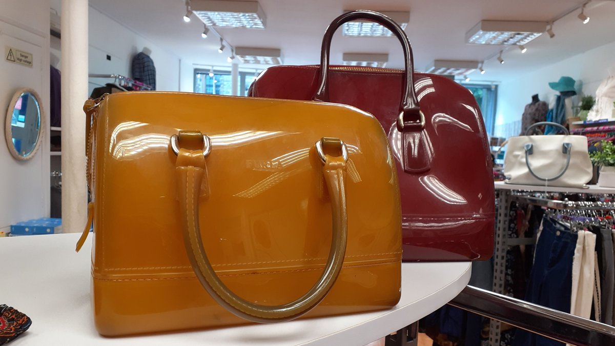 CRUKHighWycombe's tweet photo. Look what's #instore...
#Two #delicious Furla 'Jelly'#bags✨
(of course, not actually made of jelly!)
✨#havefun
@CRUKHighWycombe Shop💚
💚Gorgeous relove things!
#preloved
#recyclefashion
#outwiththenew
#sustainablefashion
#slowfashion #preowned
#sustainability #CRUKshops https://t.co/UWcrmCXt77