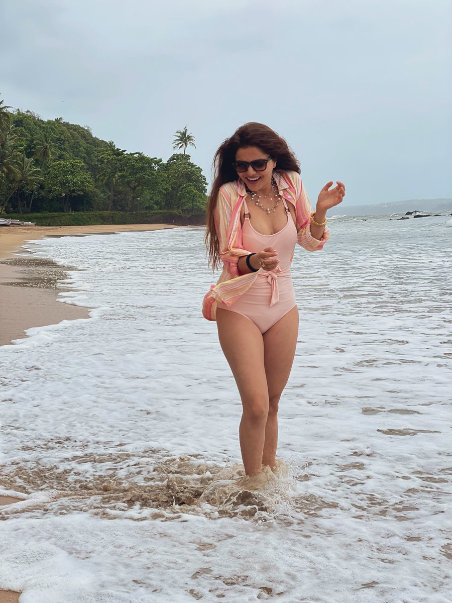 RubiDilaik's tweet photo. Sand, sea n me♥️…. https://t.co/3booPoicL3