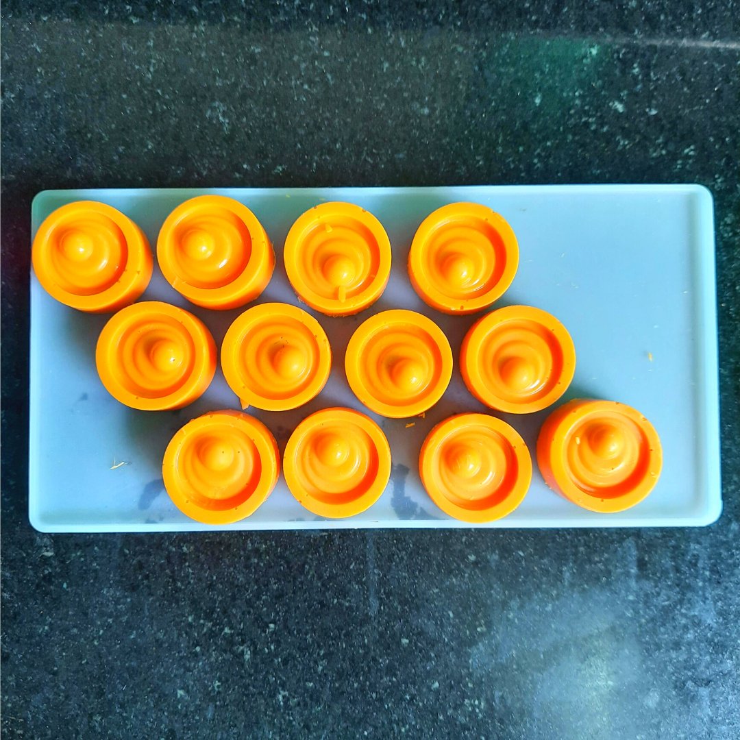 CraftsnCream's tweet photo. Strengthen the sacred bond of brother &amp; sister this #rakhshabandhan with sweet and tangy Orange Delights!

#orange #chocolate #festiveseason #mithai #brosis #bond #special #celebration #hamper #rakhi2021 #vocalforlocal #smallbusiness #baker #mumbaikar #mumbaifoodie #craftsncream https://t.co/0g7mE5z0BM