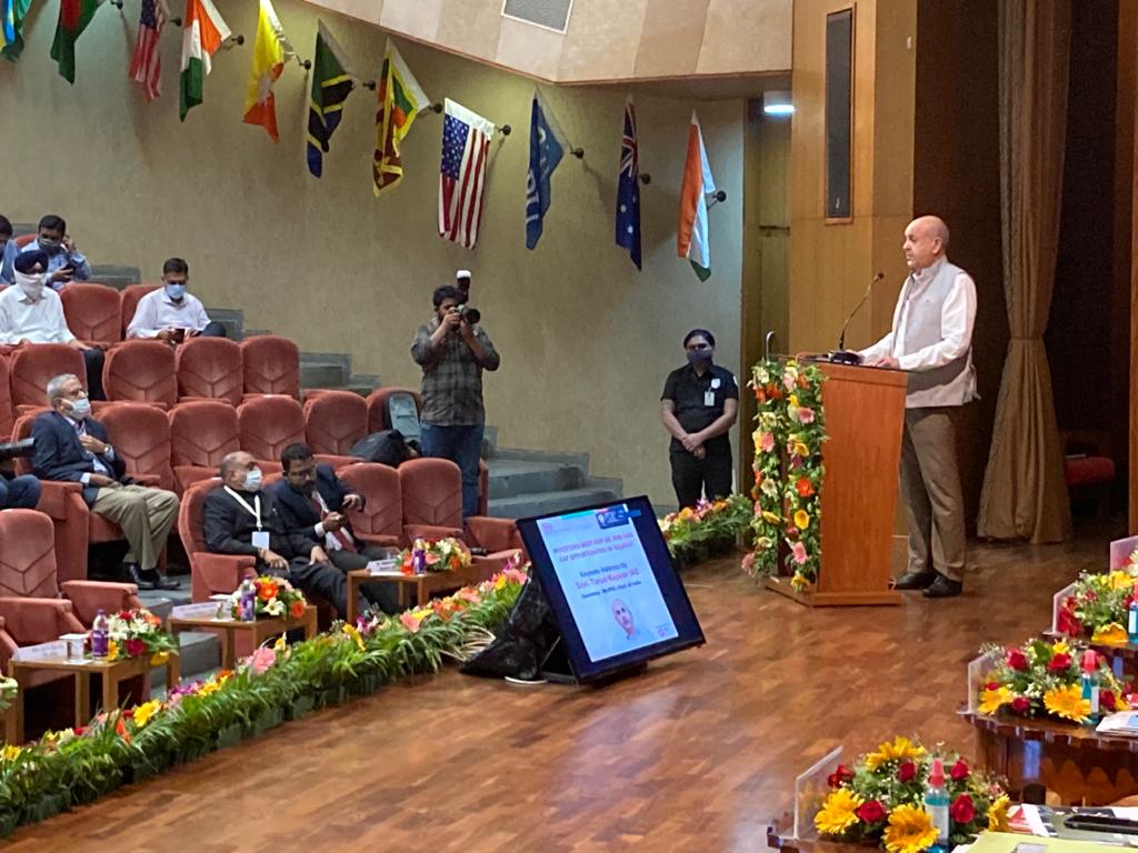 DghIndia's tweet photo. Key note address by Sh. Tarun Kapoor, Secretary, MoP&amp;NG at E&amp;P Investors' Meet at Gandhinagar, Gujarat, talking about  Indian energy sector moving towards  growth trajectory. @PetroleumMin @AogoIndia @fipiind @CIIEnergy @ficci_india @phdchamber @ASSOCHAM4India https://t.co/SKV2xeL1A4