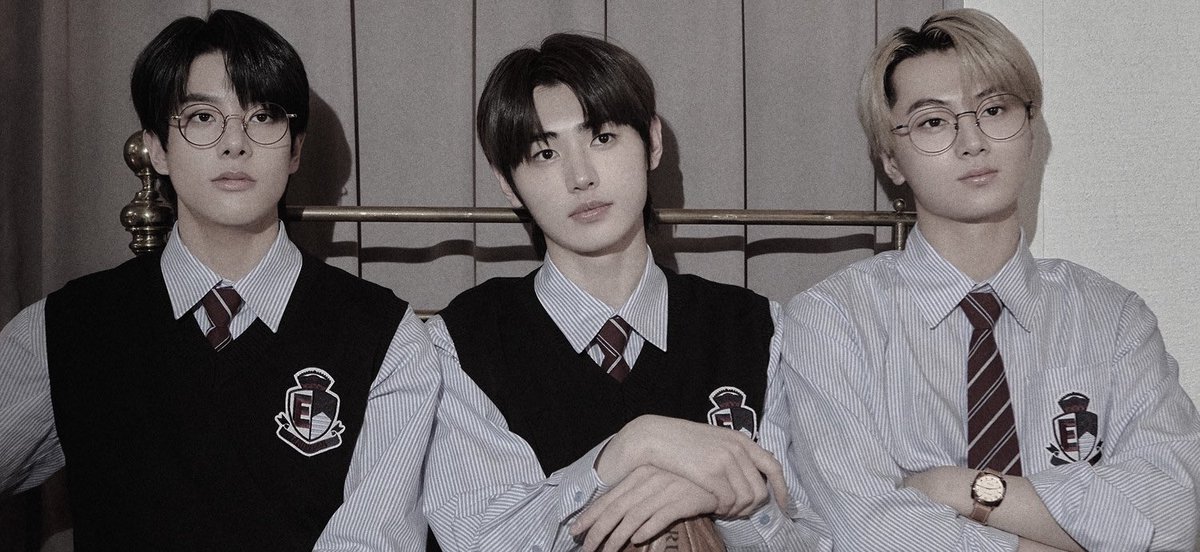 hoonsolar's tweet photo. 02z are at the top of their high school’s hierarchy. The untouchable. No one would dare question them or get in their way, for that would only bring misfortunes and humiliation.

But one brave transferee, K1M SUN00, decides to mess with Bianca High School’s finest: P4RK SUNGH00N. https://t.co/AyMSYJatHA