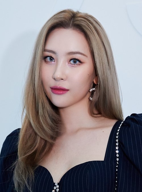 theseoulstory's tweet photo. SUNMI shares she wants to comfort those who feel helpless and tired through her new album '1/6'
 
Talking about the action scene in 'You can't sit with us' MV, she said she trained w 'Kingdom' &amp; 'Train to Busan' martial arts team

https://t.co/85SnyPWd6M &amp; https://t.co/EaDjJT7YqK https://t.co/bavcFnqFcp