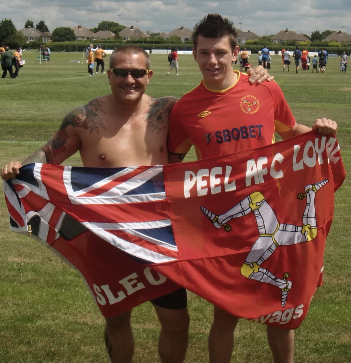 Tony Gale tweet media