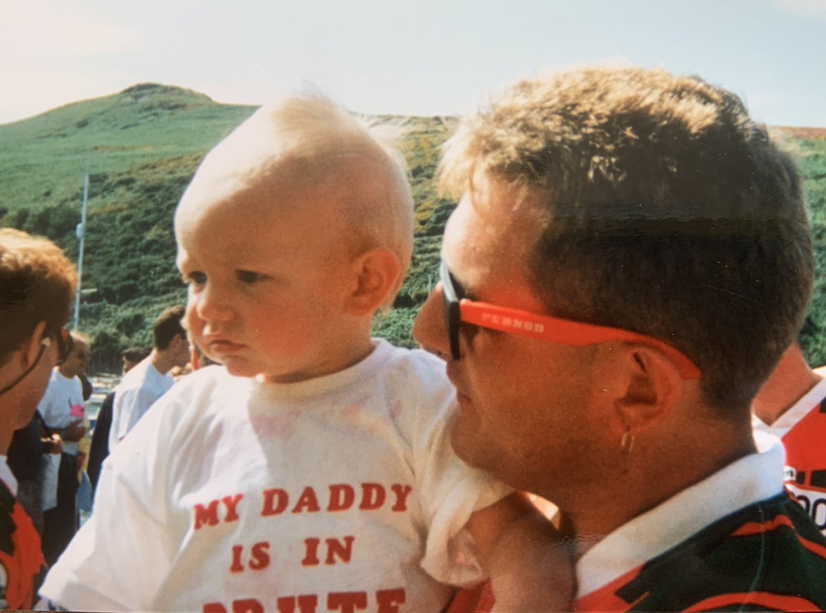 Tony Gale tweet media