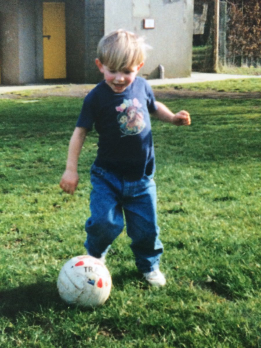 Tony Gale tweet media