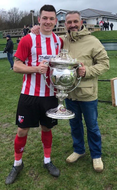 Tony Gale tweet media